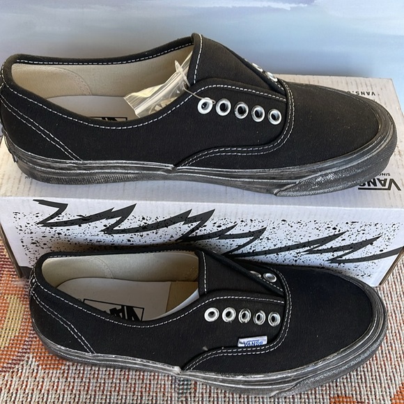 Vans WMNS 0g Authentic L
Stressed Black/White
VN0A5FBDBA2
Sneakers - Picture 2 of 16